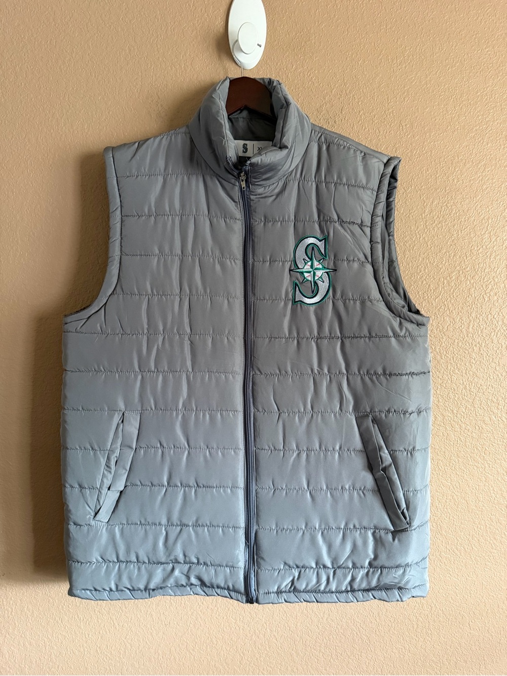 Seattle Mariners Quilted Sleeveless Vest with Team Logo Size XL